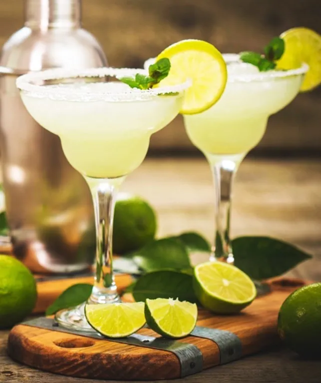 La Fascinante Historia del Cóctel Margarita: Un Clásico Refrescante