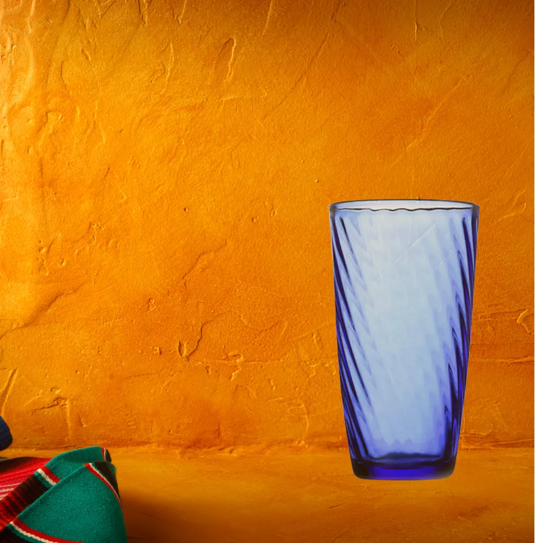 Los vasos azul cobalto de México: historia, tradición y mitos