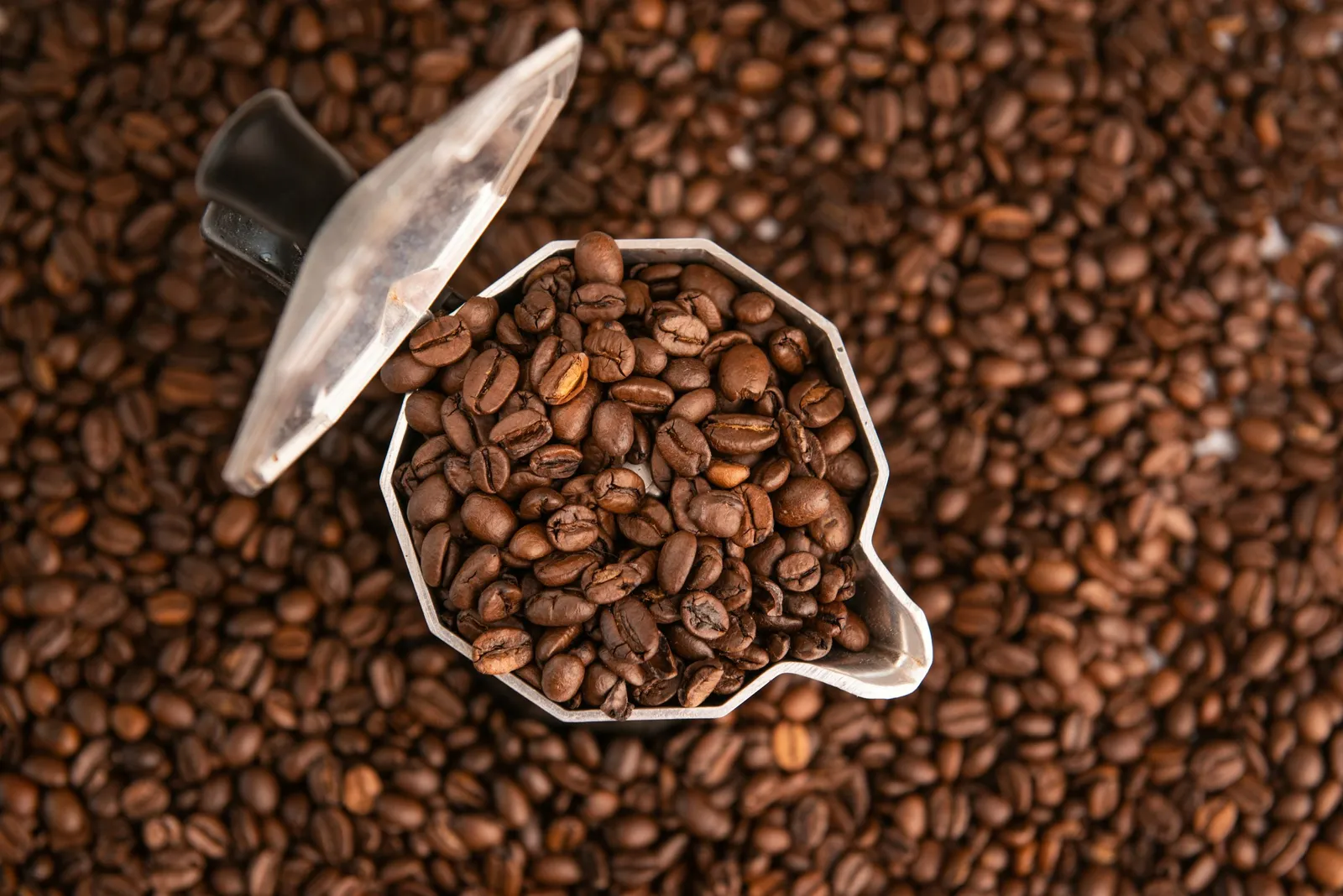 Descubre la Fascinante Historia y Tradición detrás de la Cafetera Italiana Moka Pot