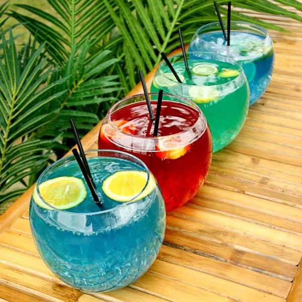 Conoce los“fishbowls” (cócteles en peceras)