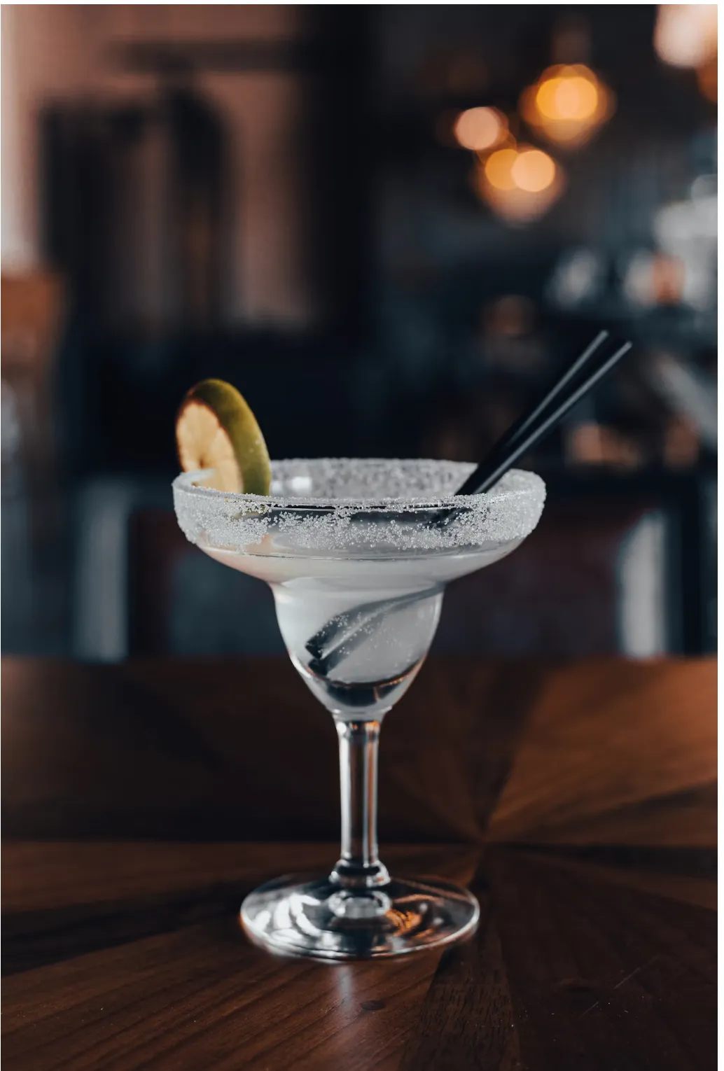 Margarita: Historia, Preparación y la Copa Perfecta para Servirla